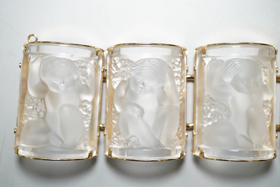 A Lalique enfants bracelet, cased